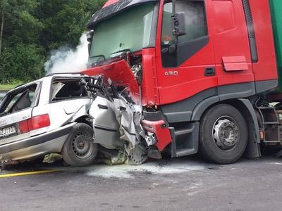 Страшная авария под Вильнюсом: в результате лобового столкновения грузовика с Audi погибли два человека, один из них ребенок

 - Литва и страны Балтии