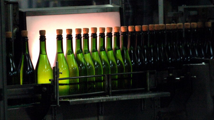 Сейм рассмотрит поправки к закону, упрощающие лицензирование для желающих продавать алкоголь - Литва и страны Балтии