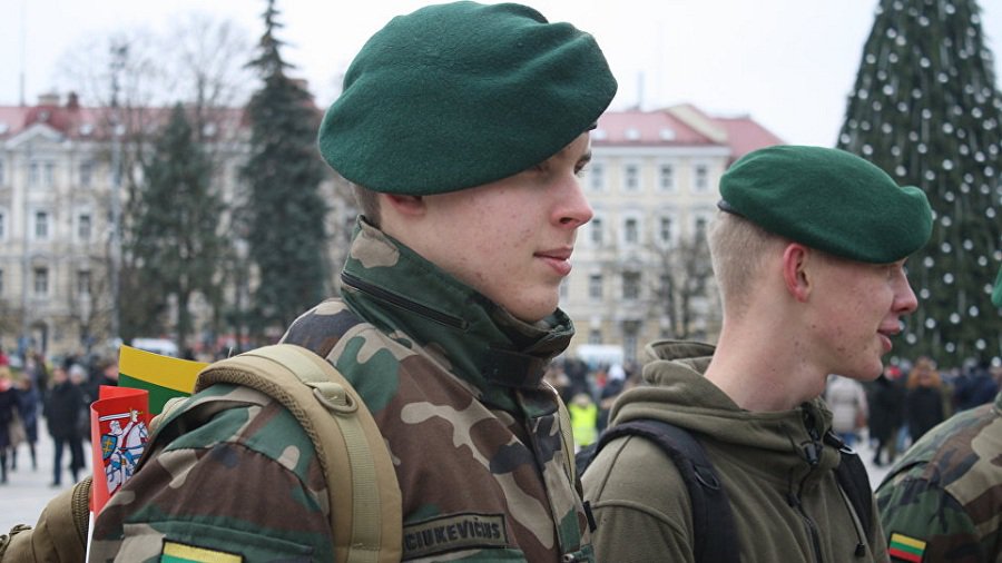 В 2018 году на обязательную военную службу планируется призвать больше призывников - Литва и страны Балтии