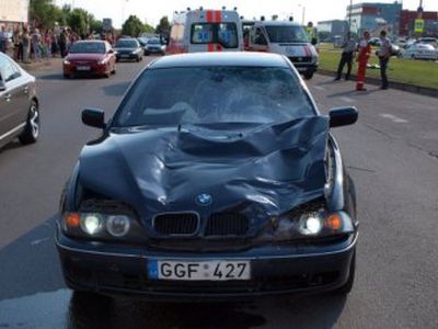 Kaune BMW perėjoje partrenkė mamą su dukrele - abi žuvo vietoje - Įvykiai ir kriminalas