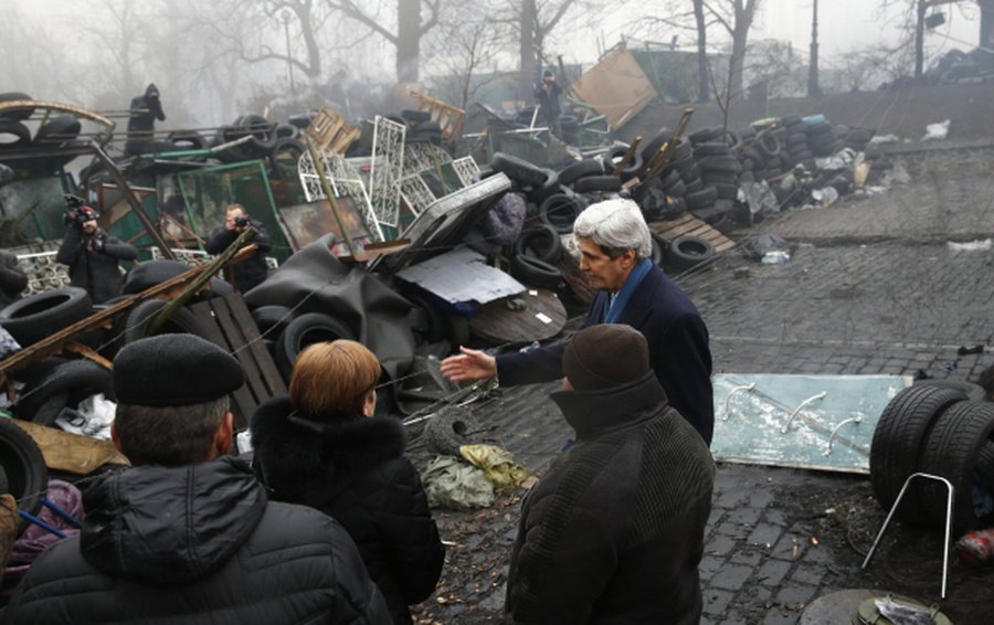 Керри был тронут обстановкой на Майдане - В Мире
