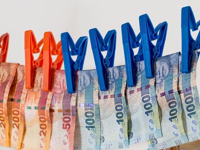 Самыми коррумпированными жители Литвы считают политиков, строителей и владельцев торговых центров - Литва и страны Балтии