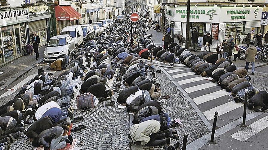 Более половины французов высказались против принятия мигрантов - В Мире