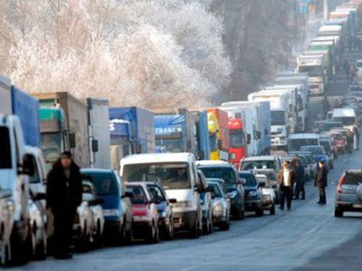 На литовско-белорусской границе образовались многокилометровые очереди
 - Хобби, отдых и развлечения