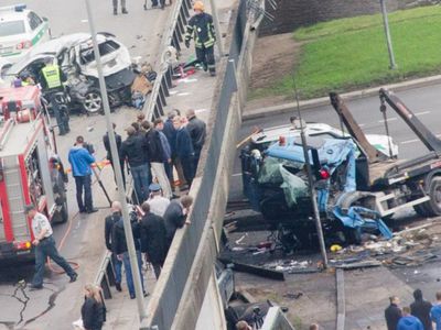 Страшная авария в центре Вильнюса: грузовик упал с моста (добавлена информация о пострадавших) - Происшествия и криминал
