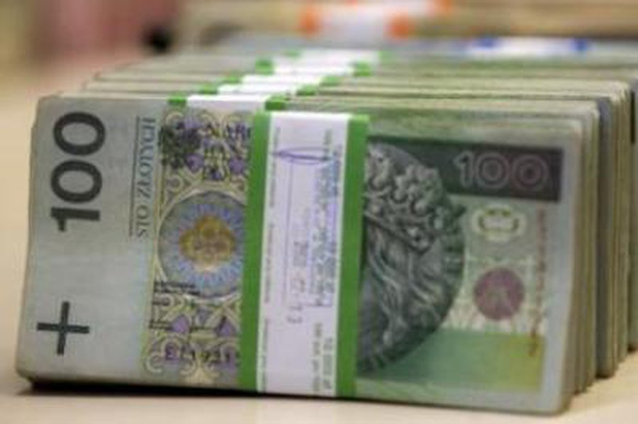 Lenkai namuose saugo milijonus beverčių banknotų                 - Pasaulyje