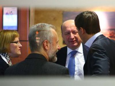 Сколько нужно зарабатывать, чтобы голосовать за правых? - Литва и страны Балтии