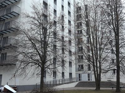 Общежитие, отремонтированное за 2 млн евро, на глазах превращается в трущобу  (видео) - В Висагинасе