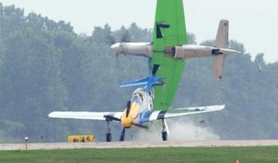 В США один самолет сел на другой - Хобби, отдых и развлечения