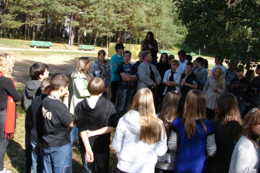 Мы вместе под теплым солнцем                             - Мир молодежи