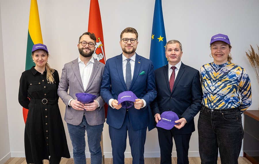 Новая образовательная программа "Experience AI " поможет 40 000 школьникам освоить основы искусственного интеллекта - Мир молодежи