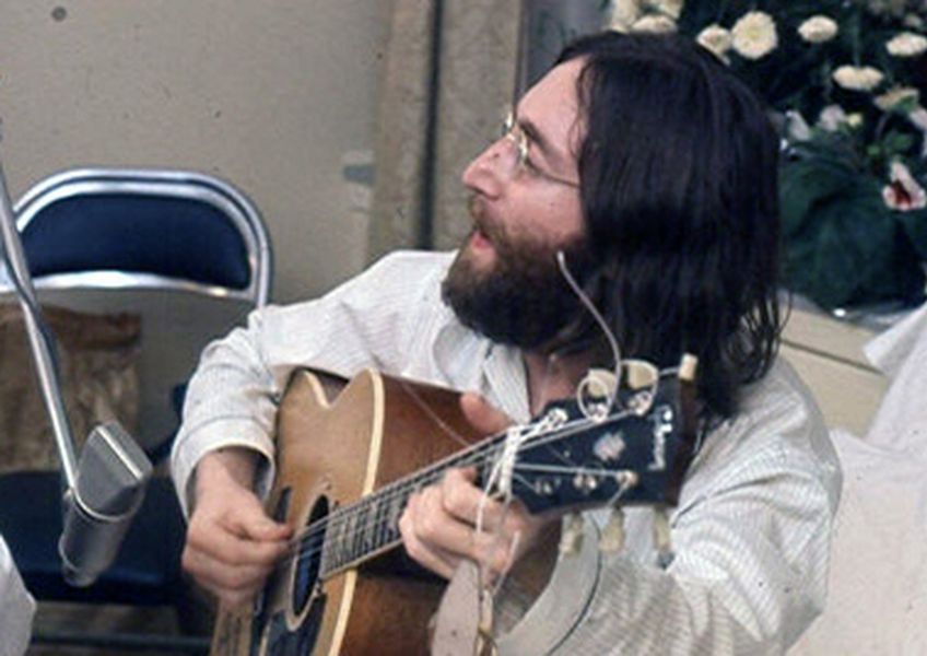 Мир отмечает 70-летие со дня рождения Джона Леннона 