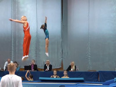 В Висагинасе состоялись соревнования по прыжкам на батуте (видео) - В Висагинасе