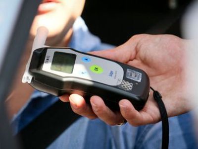 Girtam „Audi“ vairuotojui po pasisveikinimo „eikit ... mentai“ teks susimokėti 28 tūkst. Lt - Įvykiai ir kriminalas