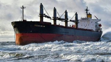 Опасности утечки нефтепродуктов с севшего на мель сухогруза нет - Клайпедский порт