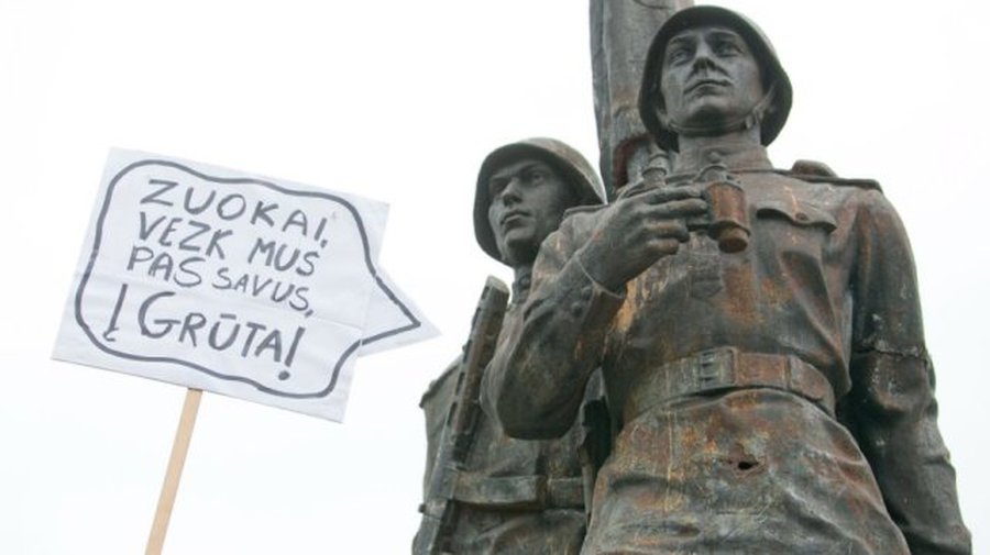 Ссыльные и политзаключенные призывают убрать памятники Нерис, Цвирке и скульптуры с Зеленого моста - Литва и страны Балтии