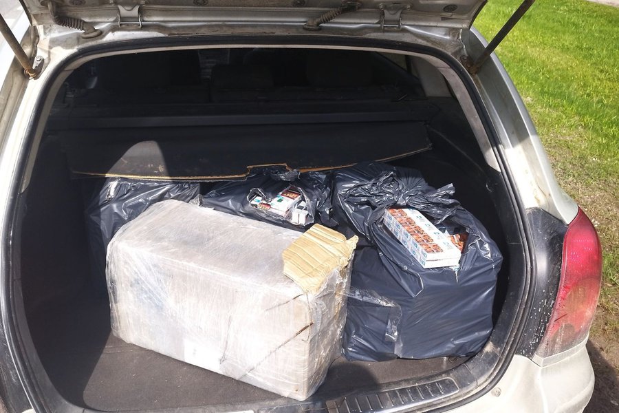 В багажнике машины жителя Панявежиса обнаружен груз белорусских сигарет стоимостью более 10 тысяч. евро - Происшествия и криминал