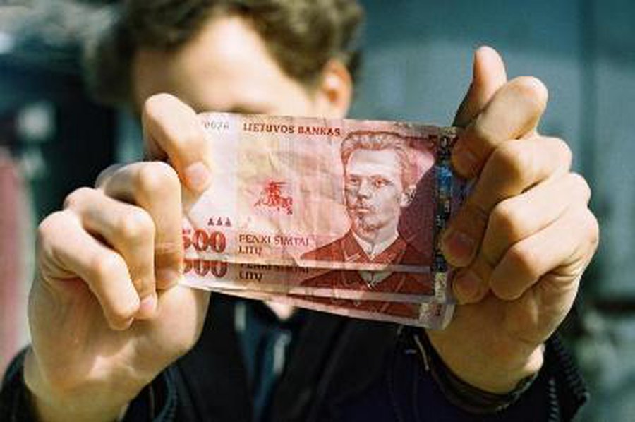 Seimo nario V. Matuzo žmona paleista už užstatą - Lietuva ir Baltijos šalys