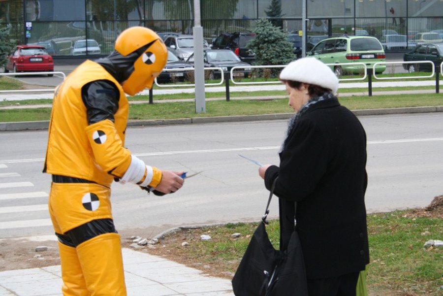 Берегись автомобиля: Советы пешеходам                                                                                                                  - В Висагинасе