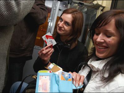 Vyrams ir moterims – skirtingų spalvų bilietai - Pasaulyje