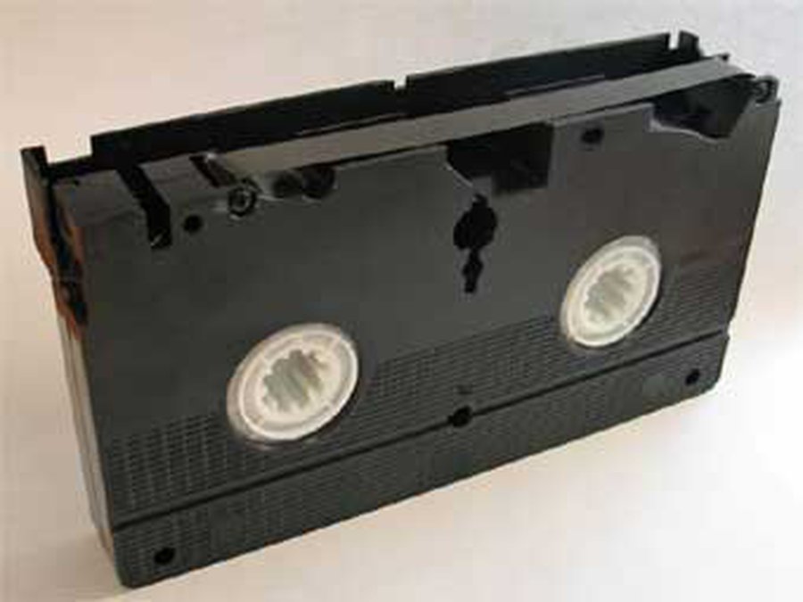 Юная американка нашла на распродаже кассету с 1000 долларов внутри - Хобби, отдых и развлечения