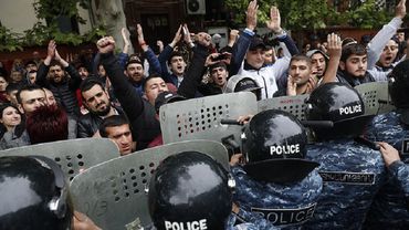 Полиция начала разгон демонстрации в Ереване
