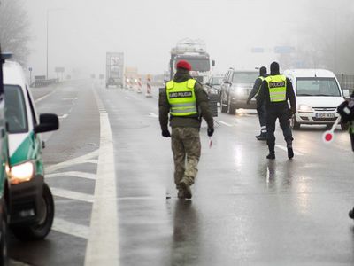 Предупреждение полиции: водителей без справок о здоровье ждут штрафы - Литва и страны Балтии
