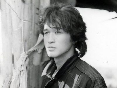 В Алма-Ате установили памятник экранному герою Виктора Цоя из фильма "Игла" - Кино и искусство