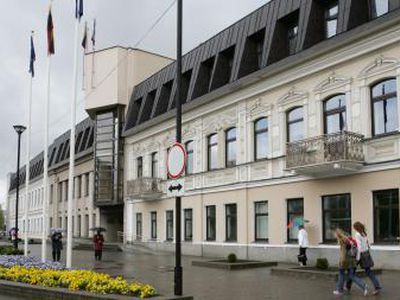 Взятки в крупных размерах — в Панявежском самоуправлении - Происшествия и криминал