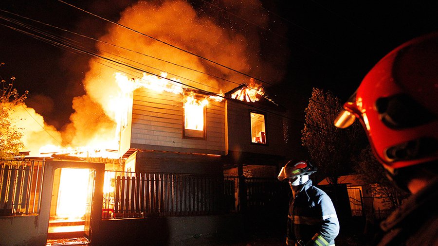 Режим ЧС в Чили: пожары атакуют страну - В Мире