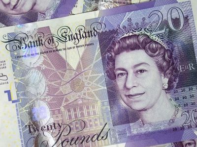 Svaras euro atžvilgiu smuko iki devynių mėnesių minimumo - Pasaulyje