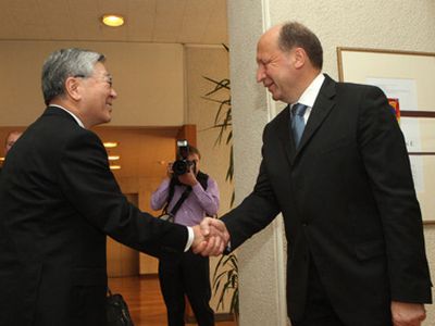 Как эксперты относятся к выбору правительством партнера по строительству новой АЭС?
 - Энергетика