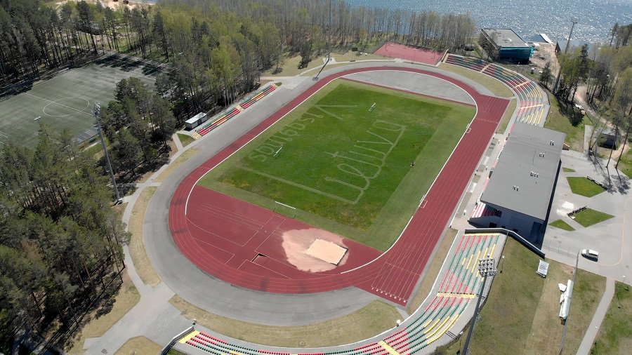 Кадр дня. Веселая газонокосилка (видео)