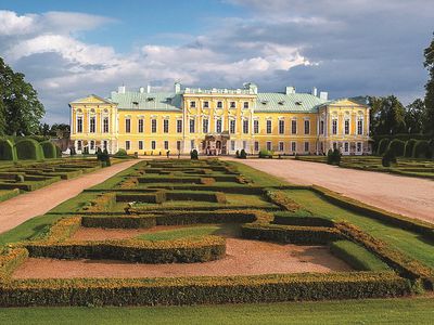 Rundalės pilis: Istorijos ir architektūros perlas vos už kelių žingsnių nuo Lietuvos - Projektas „Europos Pulsas“