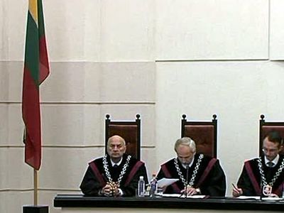 В Литве разгорается скандал по поводу снижения пенсий и пособий - Литва и страны Балтии