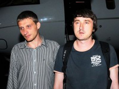 Освобожденные журналисты LifeNews рассказали, что их держали в яме - В Мире