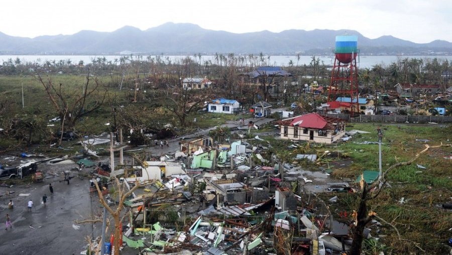 Supertaifūno „Haiyan“ aukų skaičius perkopė 100 - Pasaulyje