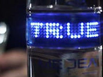 В Нидерландах выпустили водку с экраном-этикеткой - Хобби, отдых и развлечения