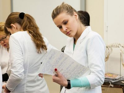 Англичане переманивают семейных врачей из Литвы, обещая впечатляющие зарплаты - В Мире