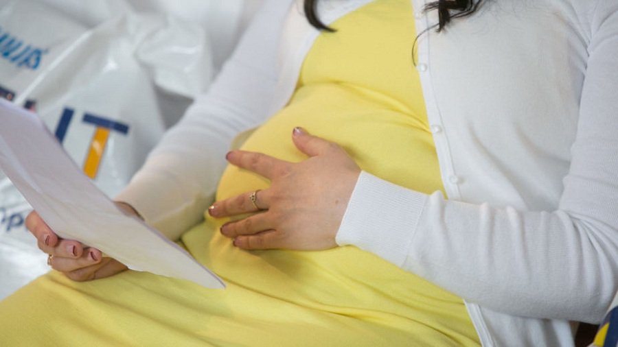 Jei Seimas įteisins gimdymą namuose, už paslaugas tėvai turės susimokėti patys - Lietuva ir Baltijos šalys