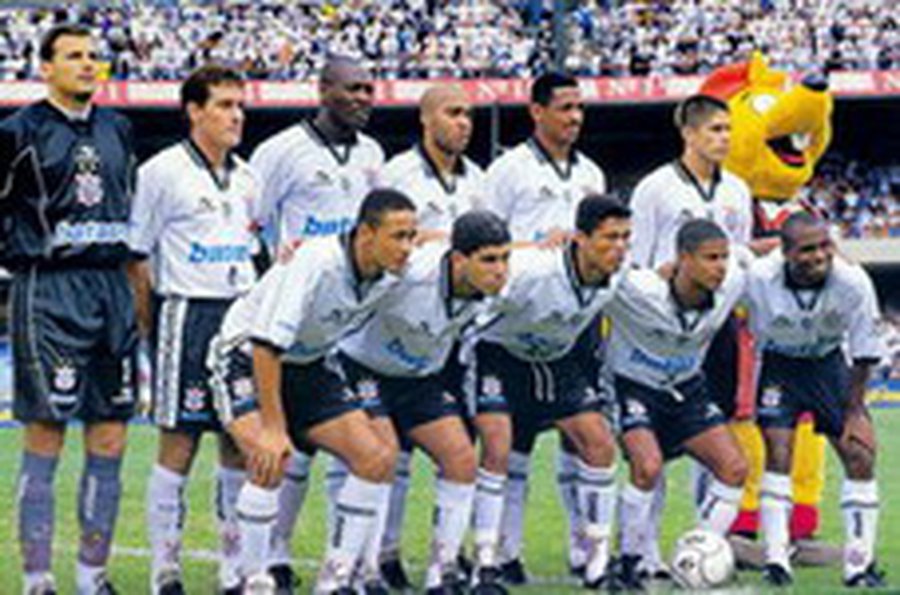 Пожар на поле омрачил победу клуба Роналдо - Культурные и спортивные мероприятия