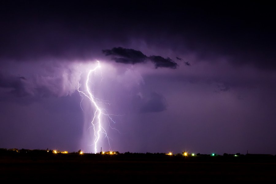 Молния парализовала работу аэропорта в Брюсселе - В Мире