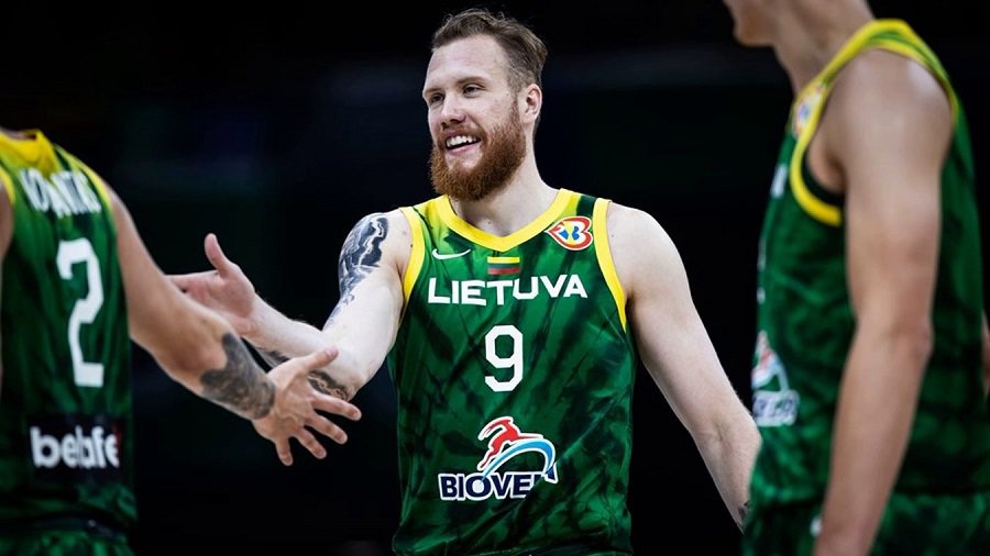 Сборная Литвы по баскетболу одержала победу над командой США со счетом 110:104 - Литва и страны Балтии