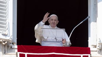 Президент поздравил Папу Римского Франциска с десятой годовщиной избрания