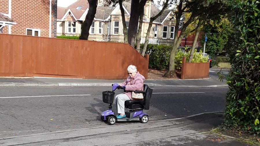 Люди с недугом. Почему у нас только некоторые из них пользуются скутерами? - В Висагинасе
