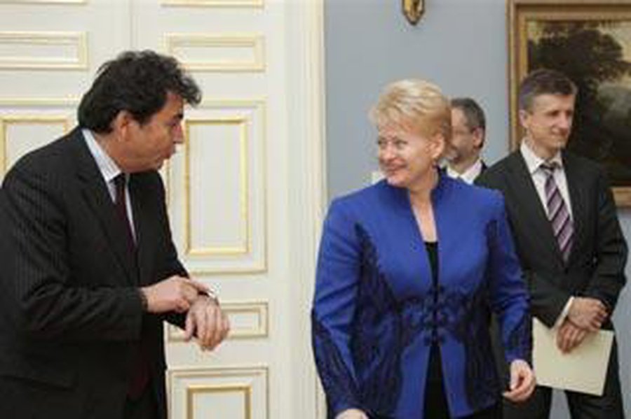 Франция успокоила Прибалтику: Mistral будет продан России без оружия - Литва и страны Балтии