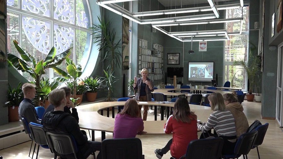 Девчонки и мальчишки, а также их родители! На повара и сварщика учиться не хотите ли? (видео) - В Висагинасе