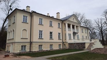Aukštosios Fredos dvaras – Kauno istorijos atspindys žaliame fone