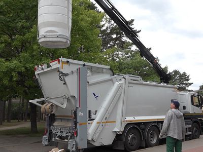 Жители 9-этажных домов требуют пересмотреть размер пошлины на вывоз мусора (видео) - В Висагинасе