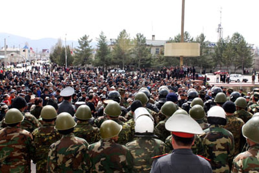 В Киргизии задержан политик, подозреваемый в организации беспорядков
 - В Мире